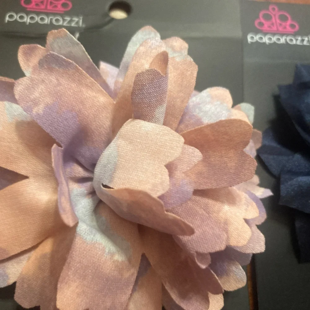 Paparazzi Floral Hair Clips Set. Very pretty set. Includes all items pictured